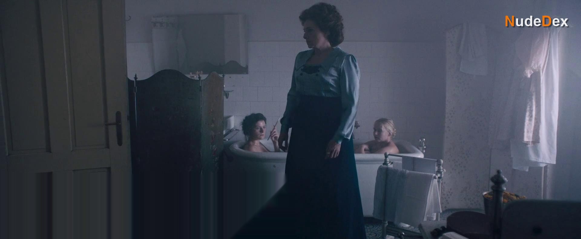 Radka Caldova in The Chambermaid, photo 46
