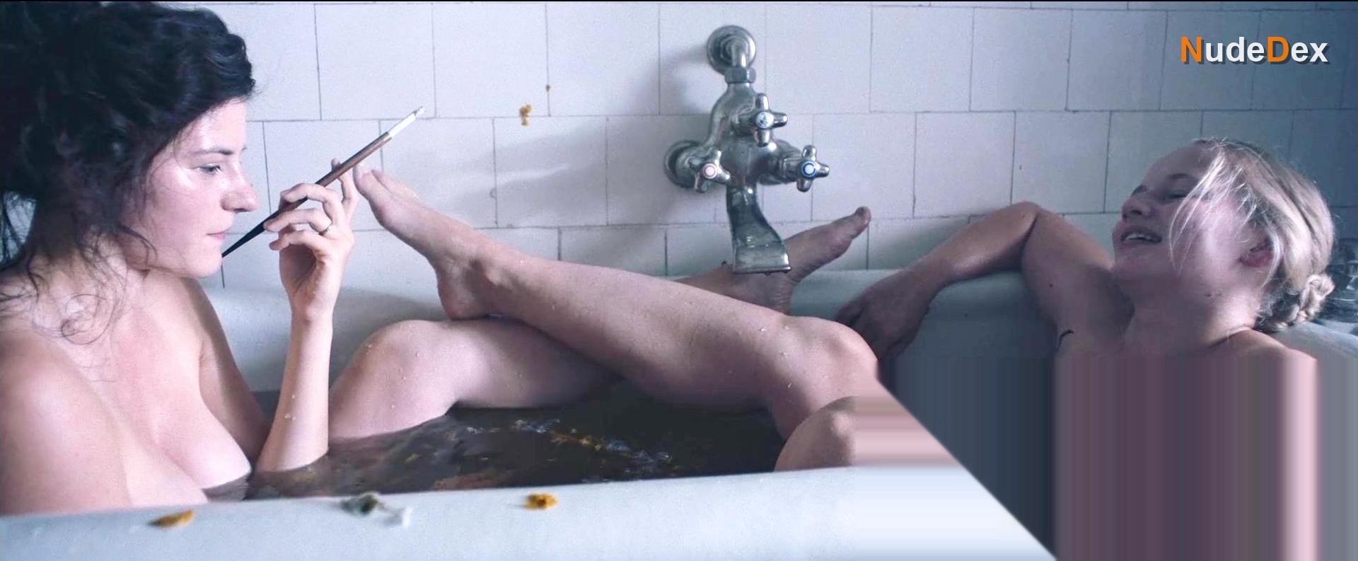 Radka Caldova in The Chambermaid, photo 48