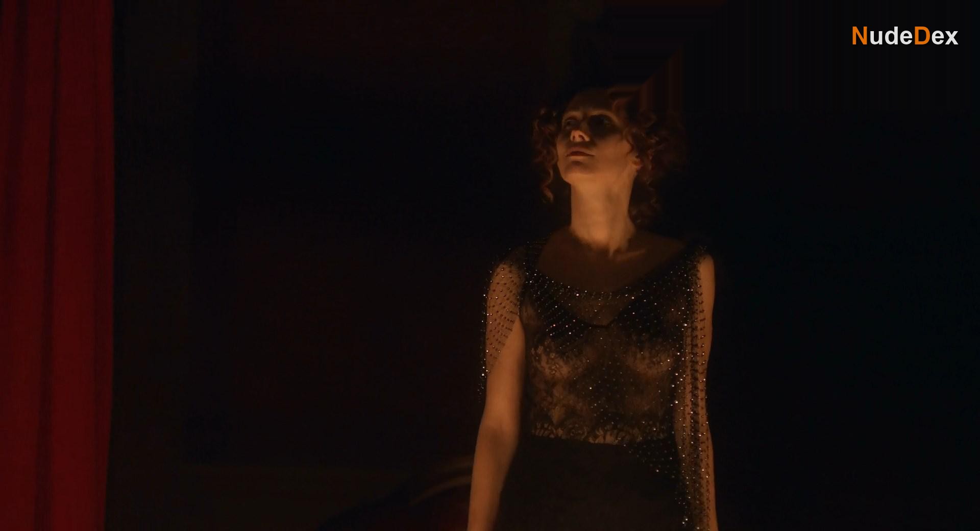 Rebecca Dayan in Tesla, photo 1