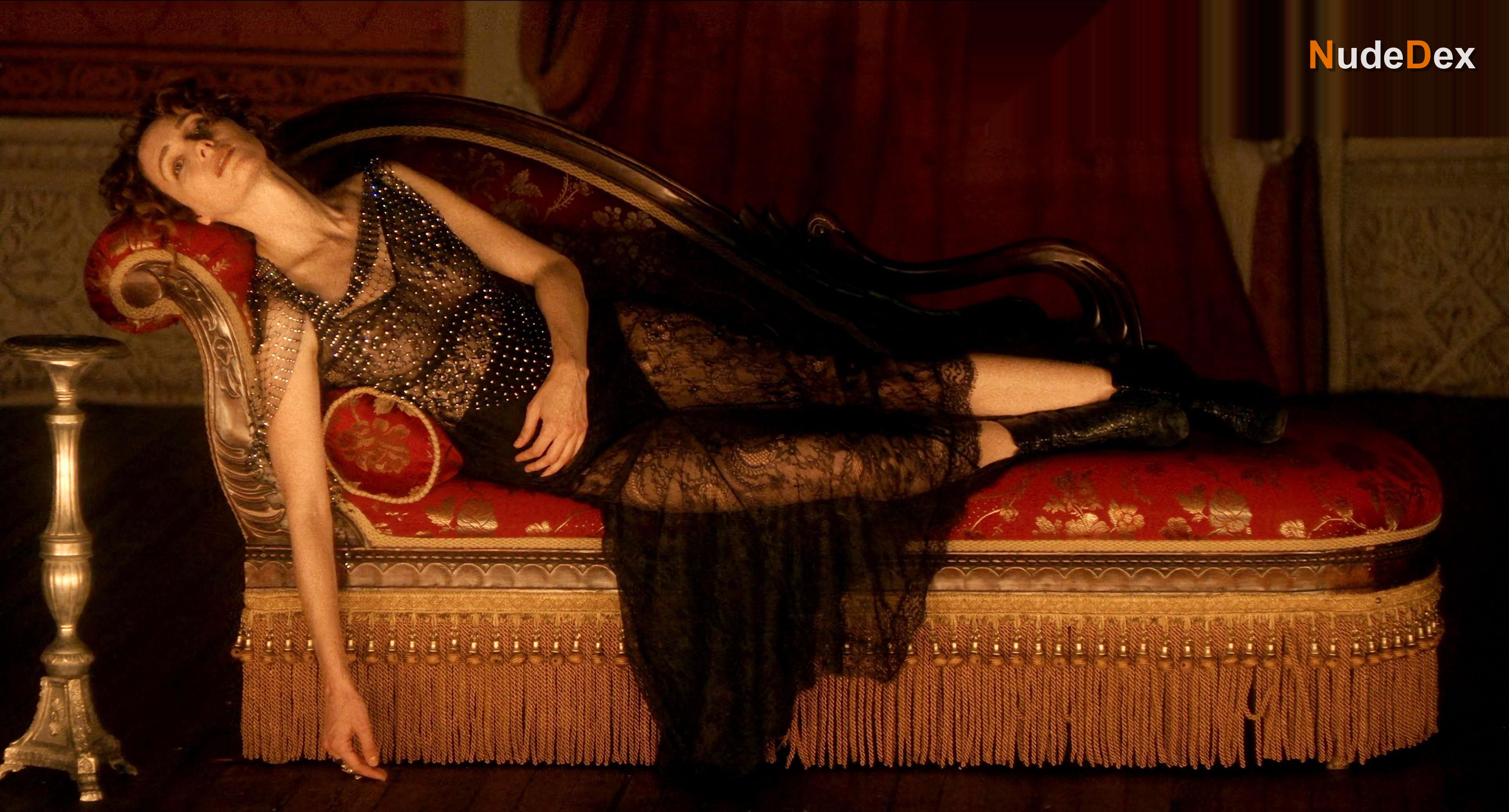 Rebecca Dayan in Tesla, photo 7