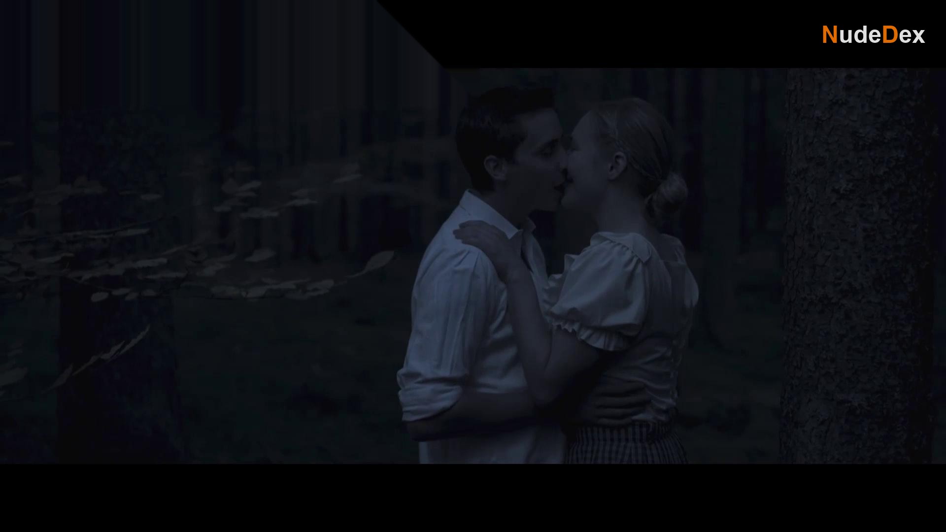 Rebecca Luft in Hundswut, photo 2