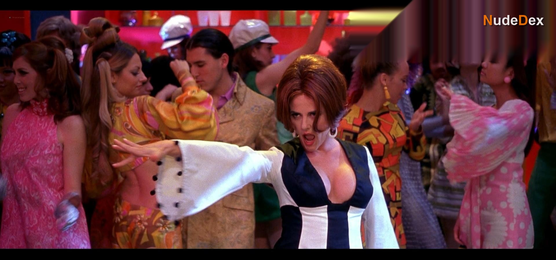 Rebecca Romijn in Austin Powers The Spy Who Shagged Me, photo 1