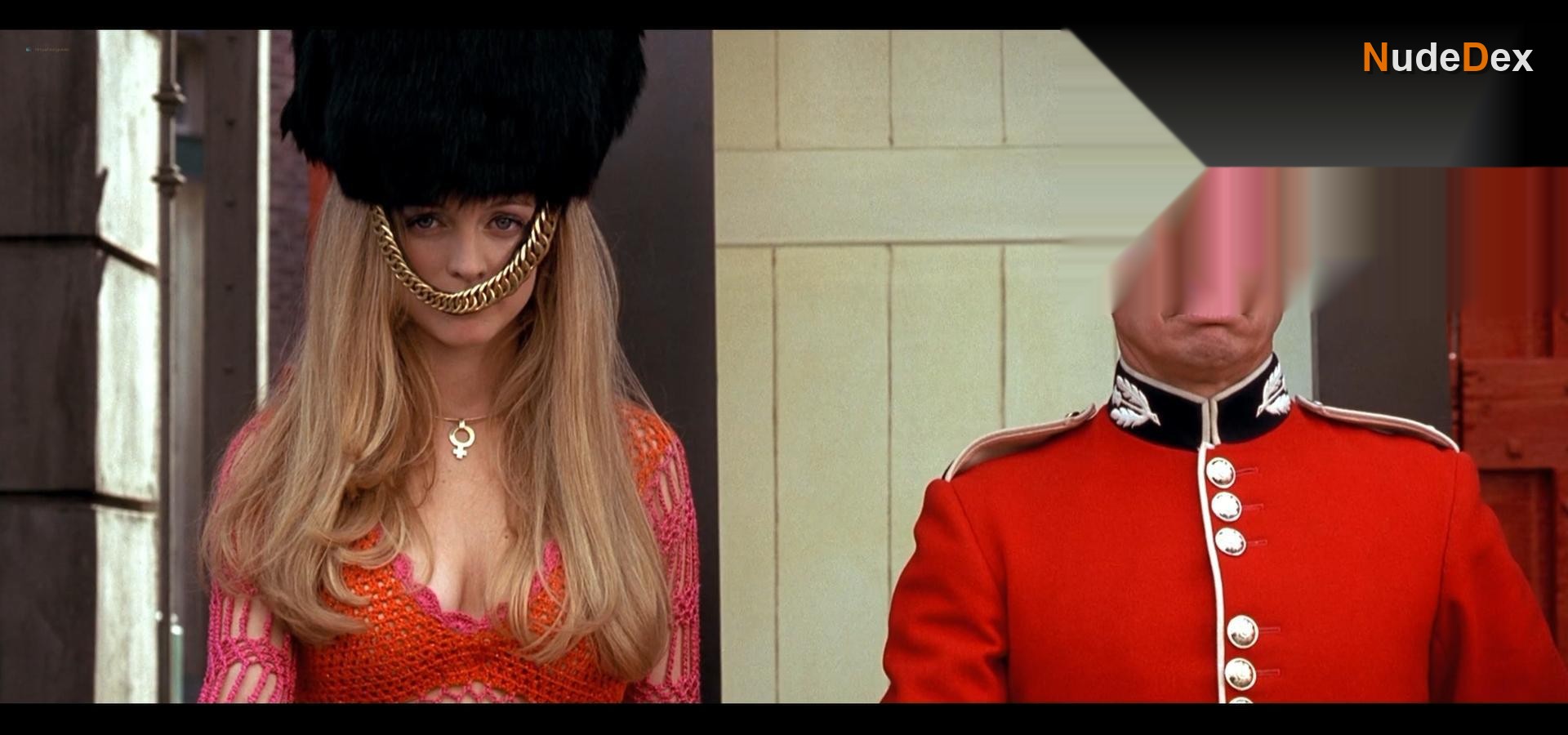 Rebecca Romijn in Austin Powers The Spy Who Shagged Me, photo 6