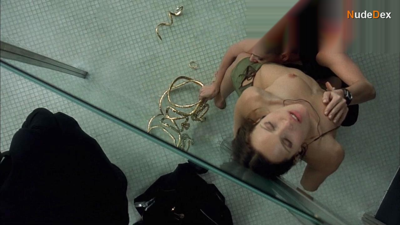 Rebecca Romijn in Femme Fatale, photo 1