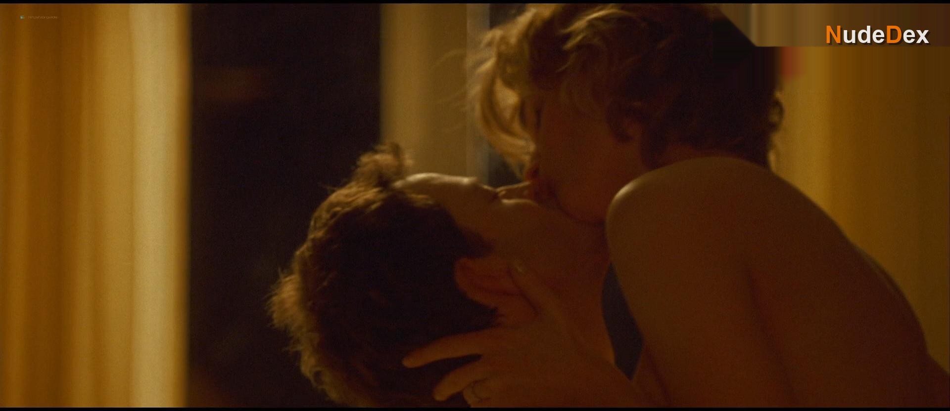 Rebecca Romijn in Godsend, photo 5