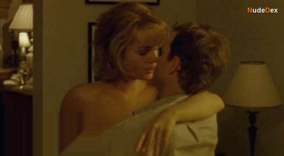 Rebecca Romijn in Godsend, photo 12