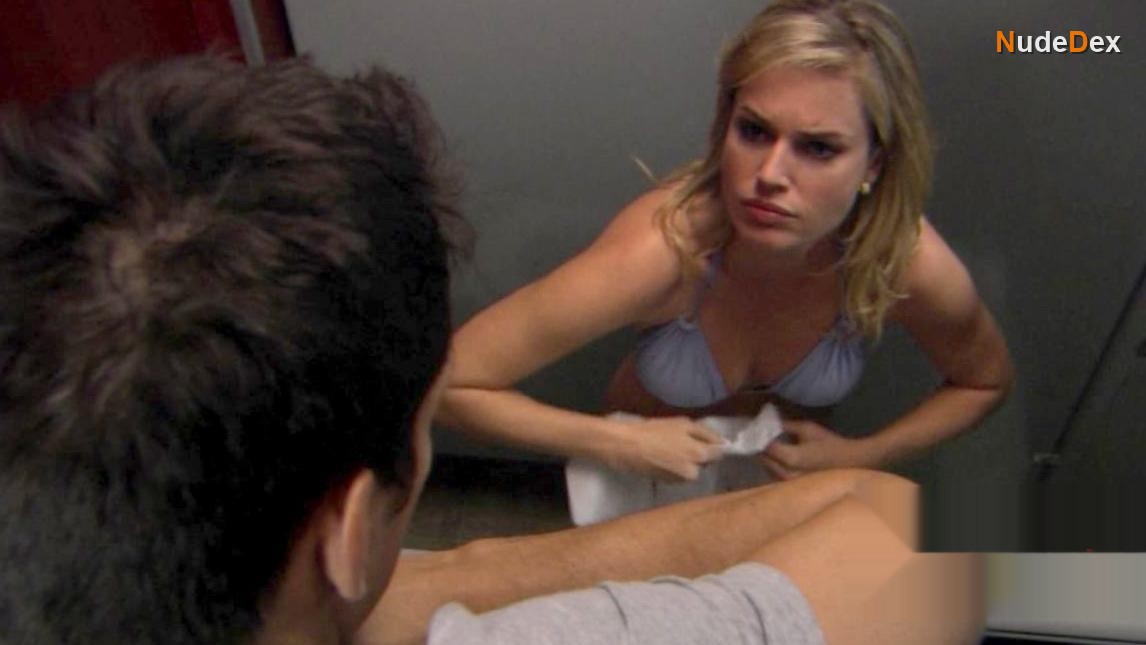 Rebecca Romijn in Pepper Dennis, photo 4