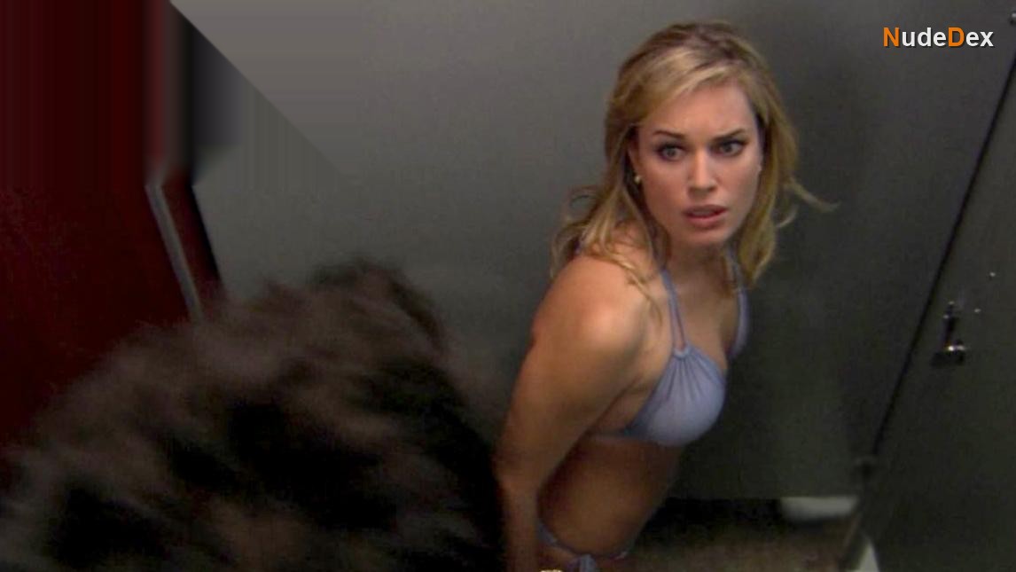 Rebecca Romijn in Pepper Dennis, photo 5