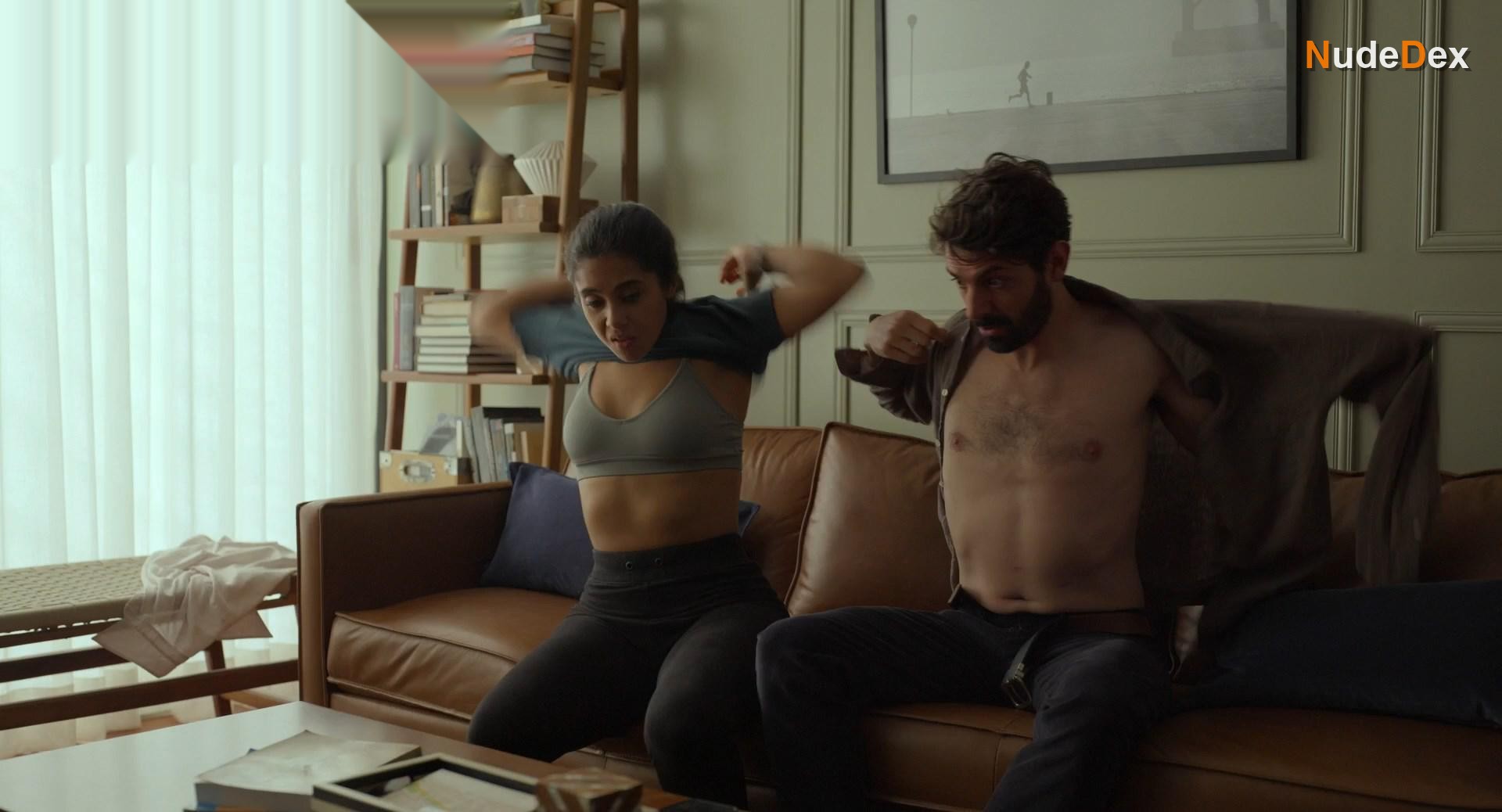 Renata Vaca in Midnight Family, photo 9
