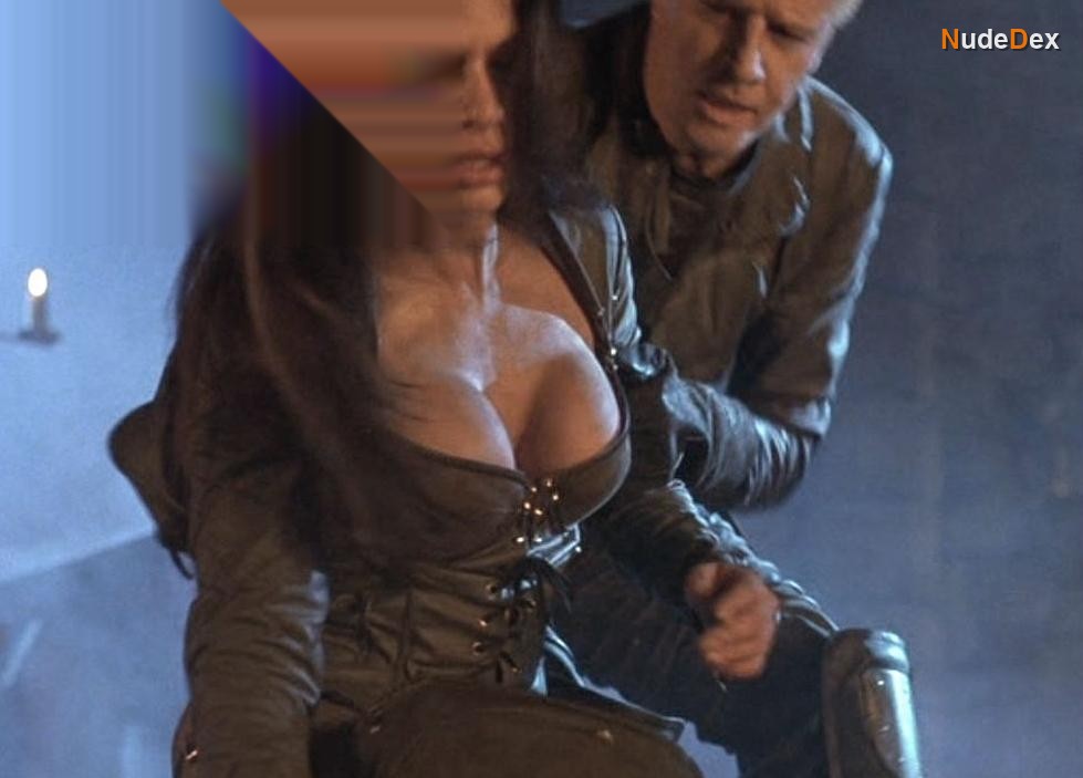 Rhona Mitra in Beowulf, photo 11