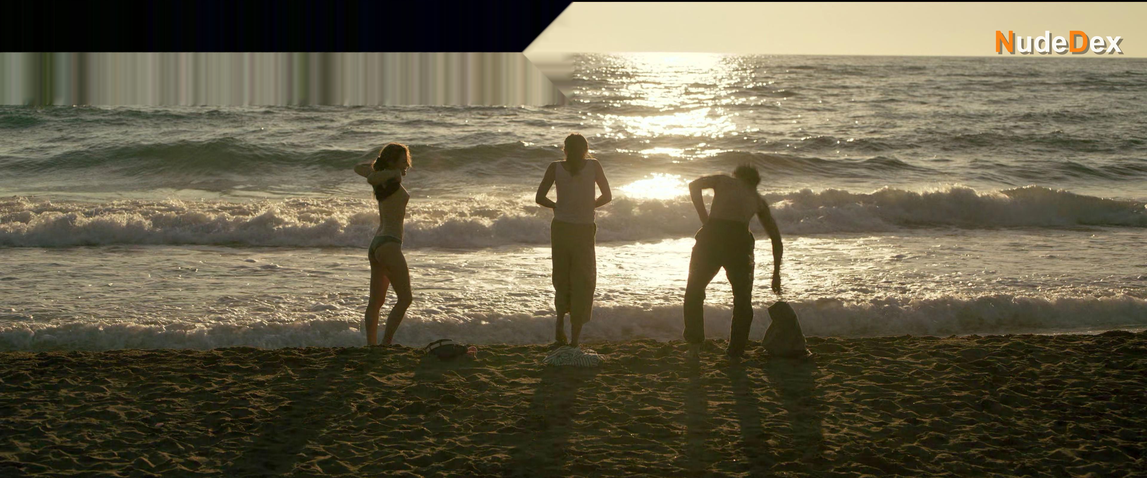 Riley Keough in Earthquake Bird, photo 2