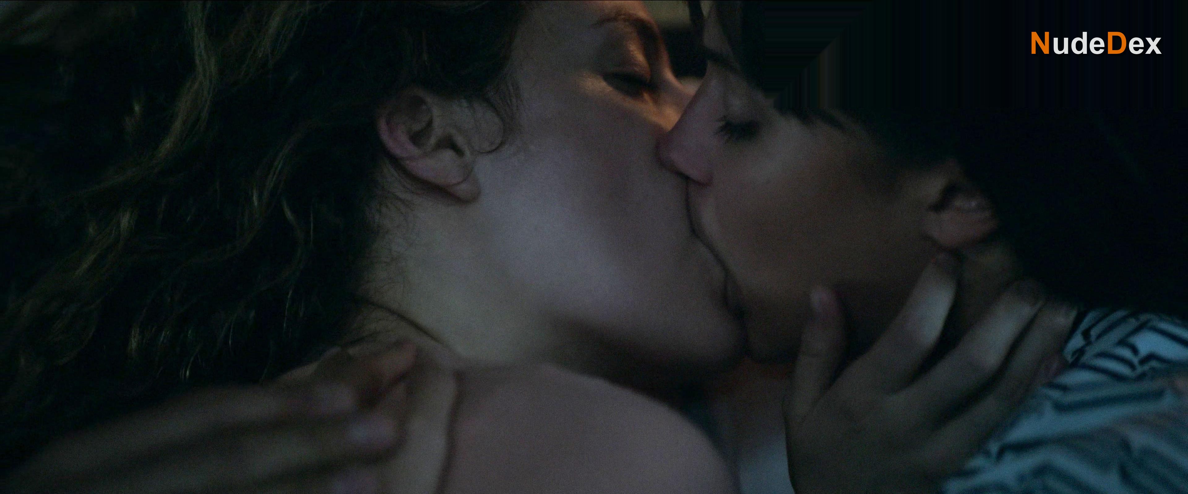 Riley Keough in Earthquake Bird, photo 5