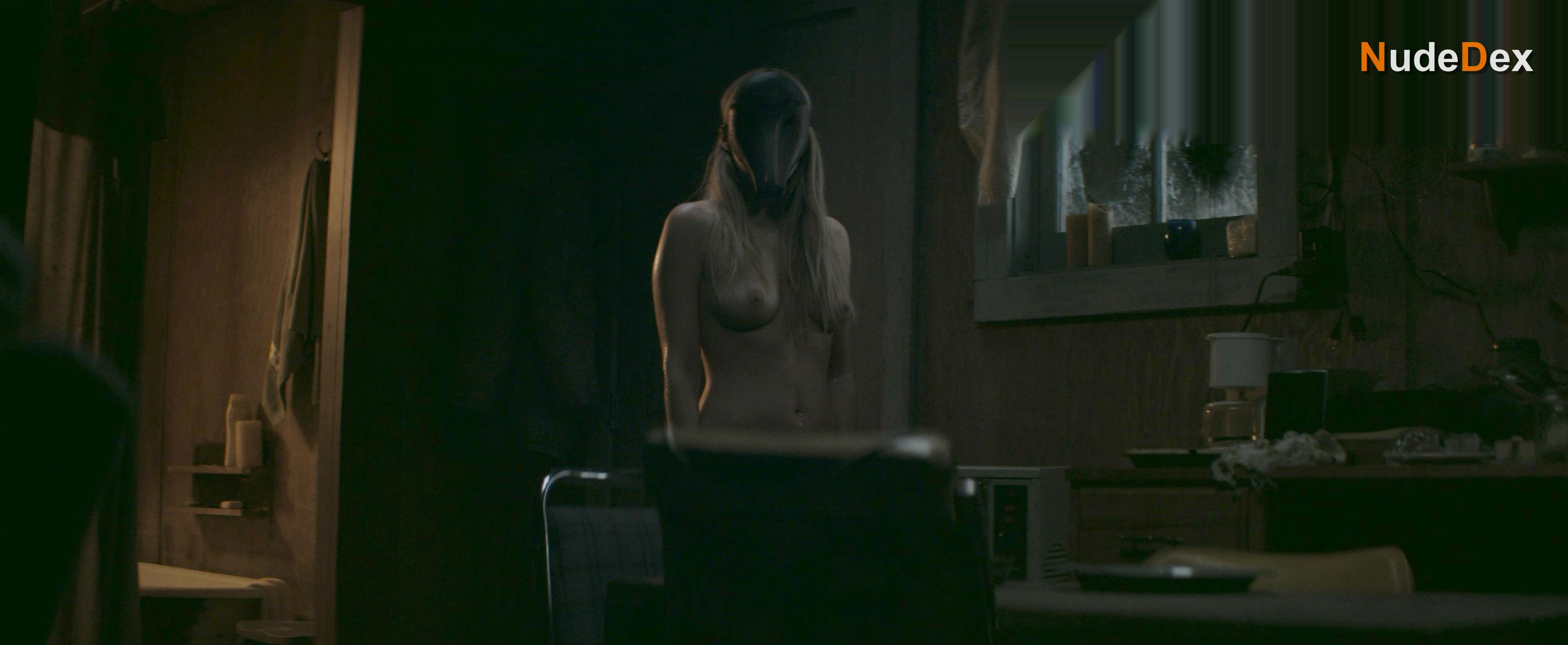 Riley Keough in Hold The Dark, photo 3