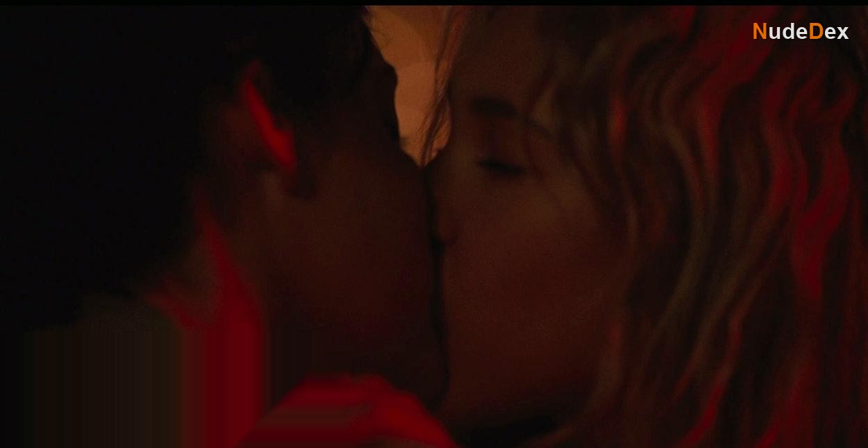 Riley Keough in Jack And Diane, photo 4