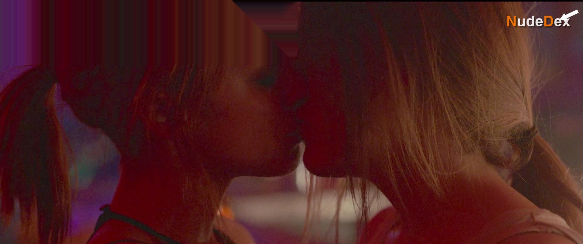 Riley Keough in Lovesong, photo 1