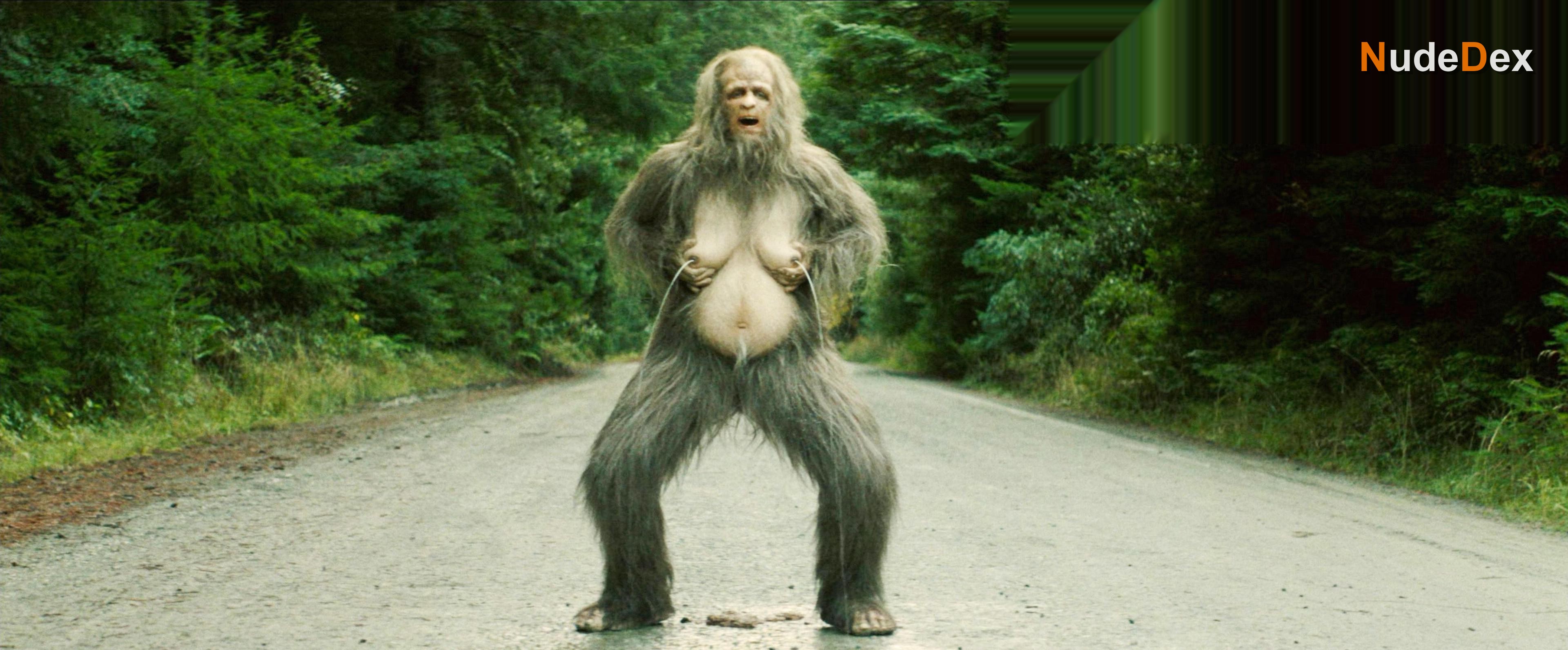 Riley Keough in Sasquatch Sunset, photo 8