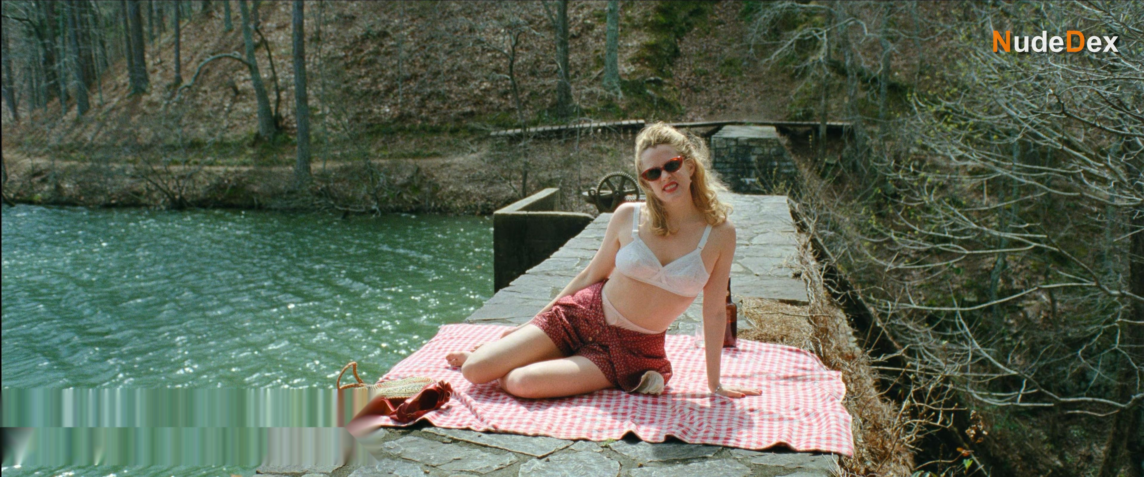 Riley Keough in The Devil All The Time, photo 4