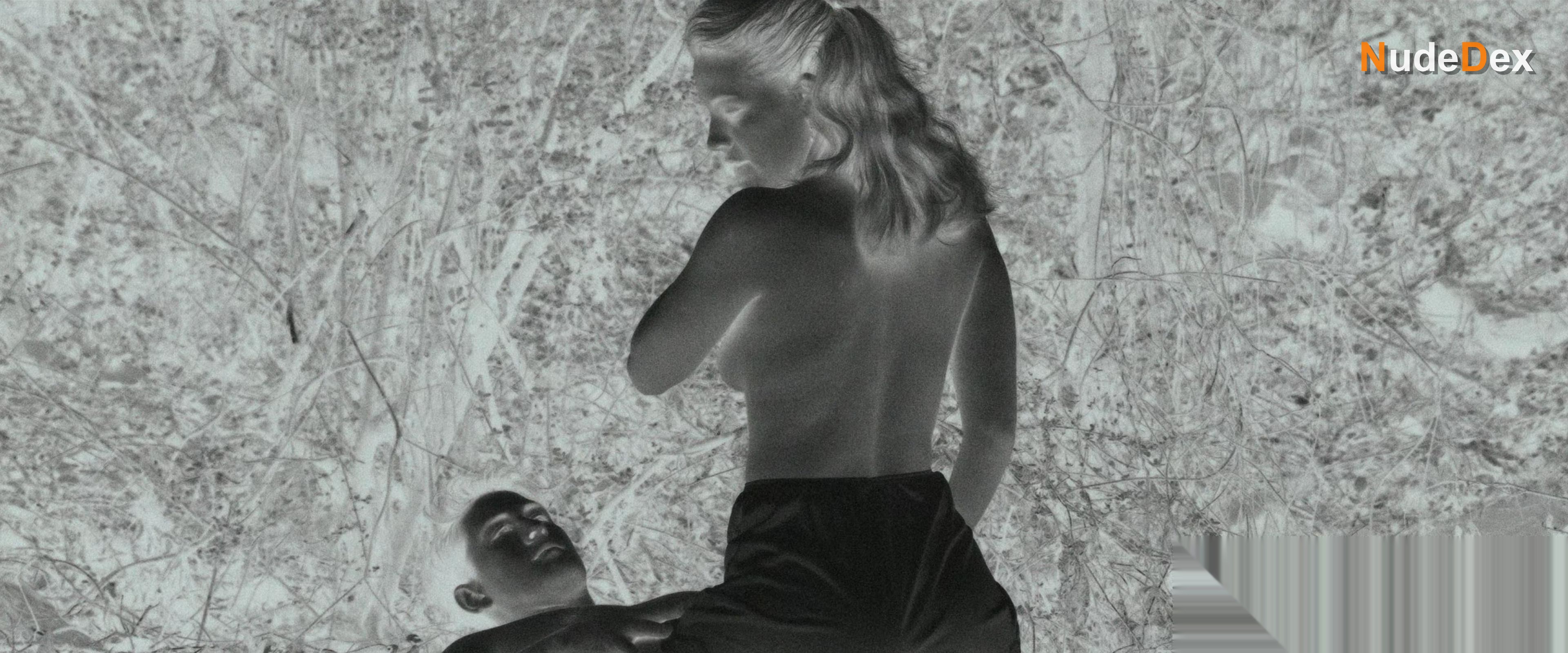 Riley Keough in The Devil All The Time, photo 8