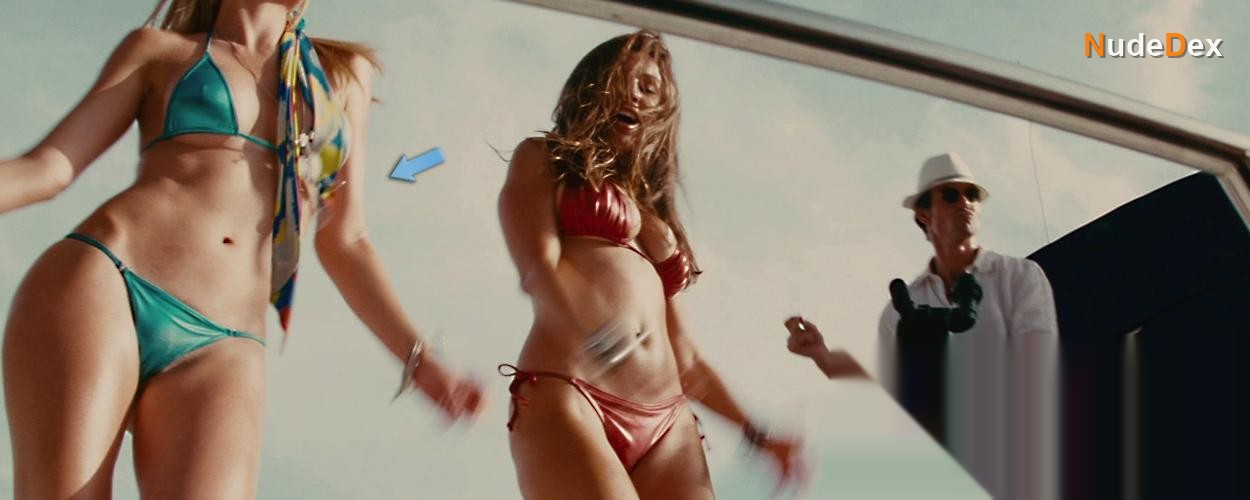 Riley Steele in Piranha 3d, photo 2