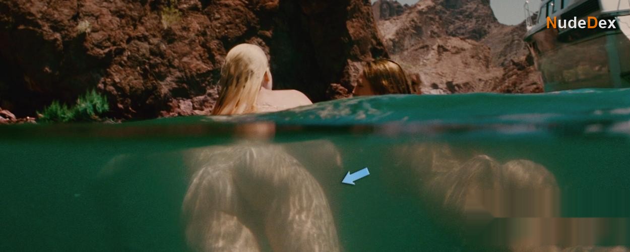 Riley Steele in Piranha 3d, photo 3