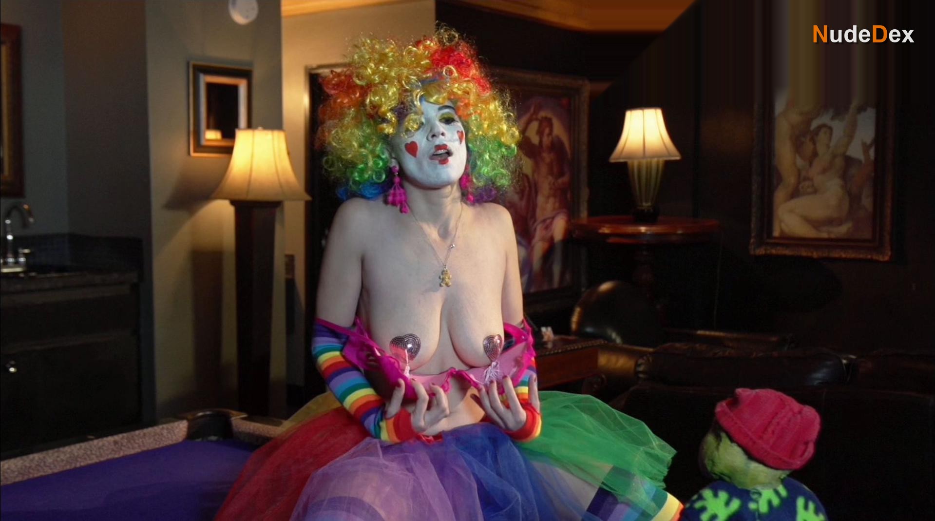Robin Sydney in Evil Bong 777, photo 1