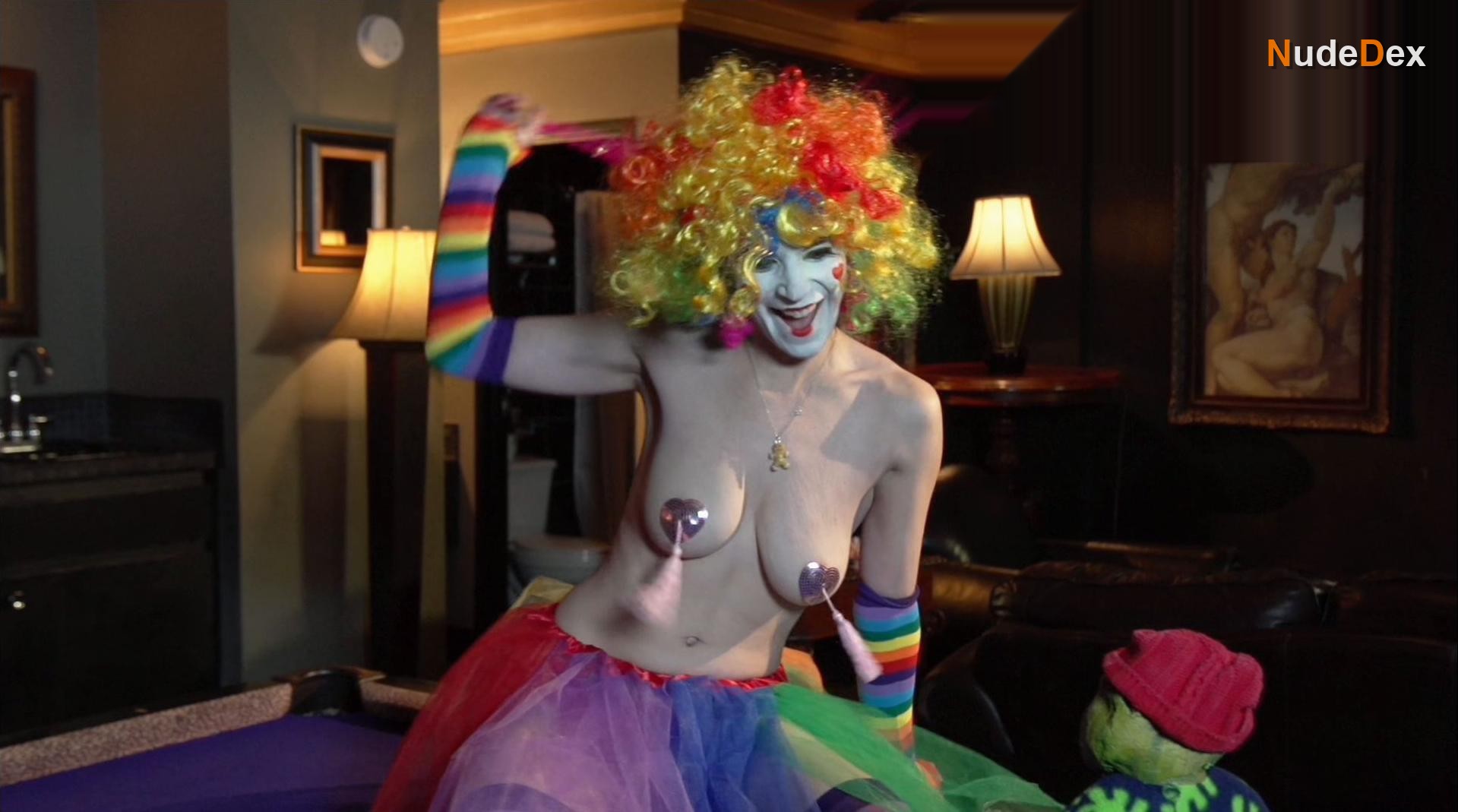 Robin Sydney in Evil Bong 777, photo 3