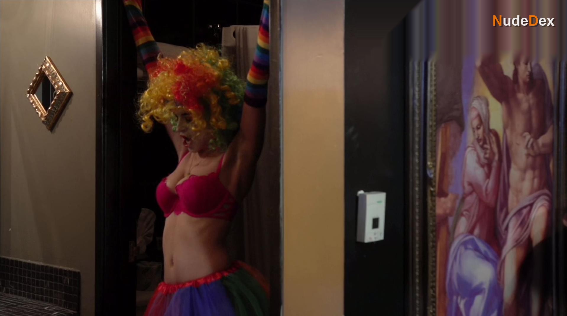 Robin Sydney in Evil Bong 777, photo 4