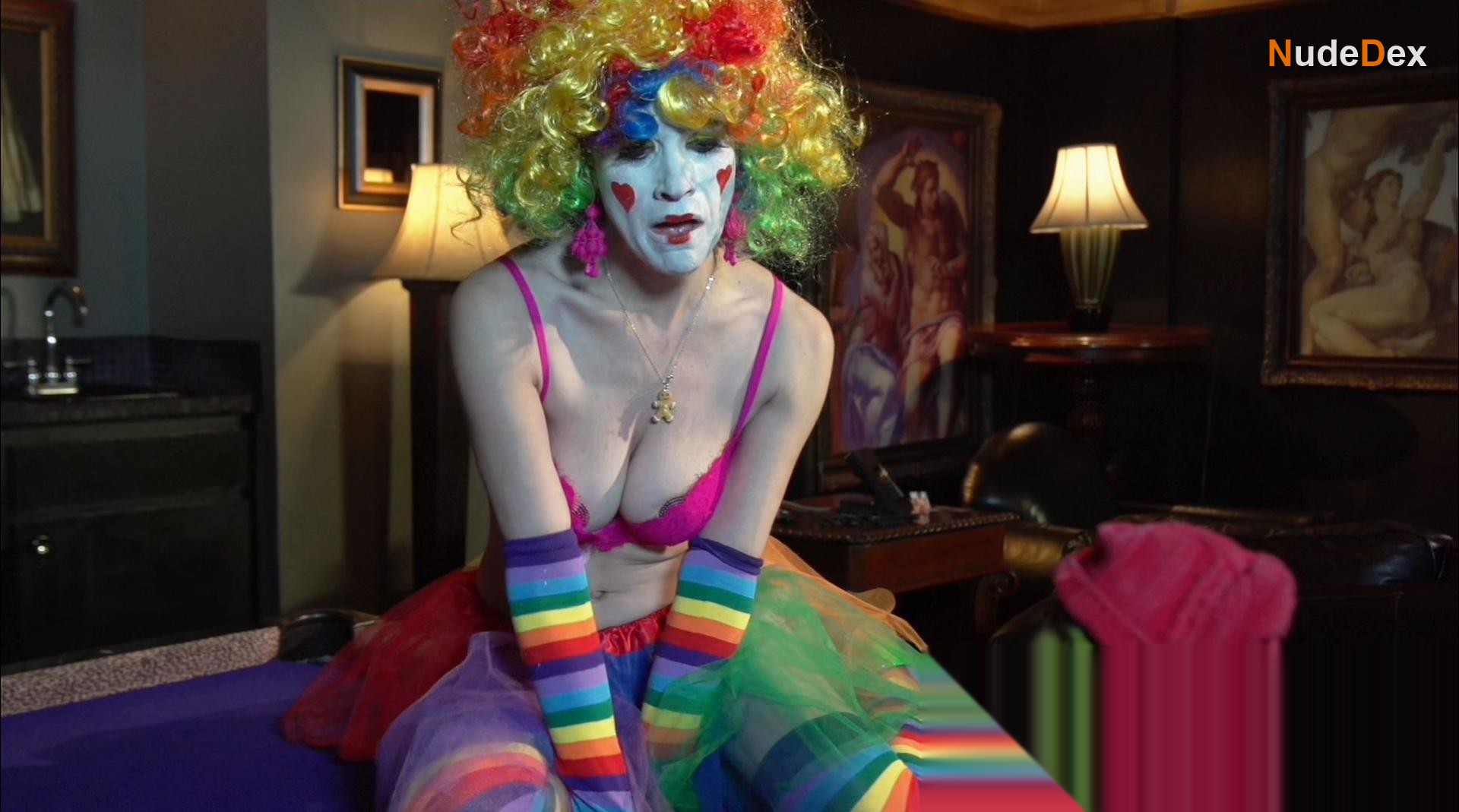 Robin Sydney in Evil Bong 777, photo 5