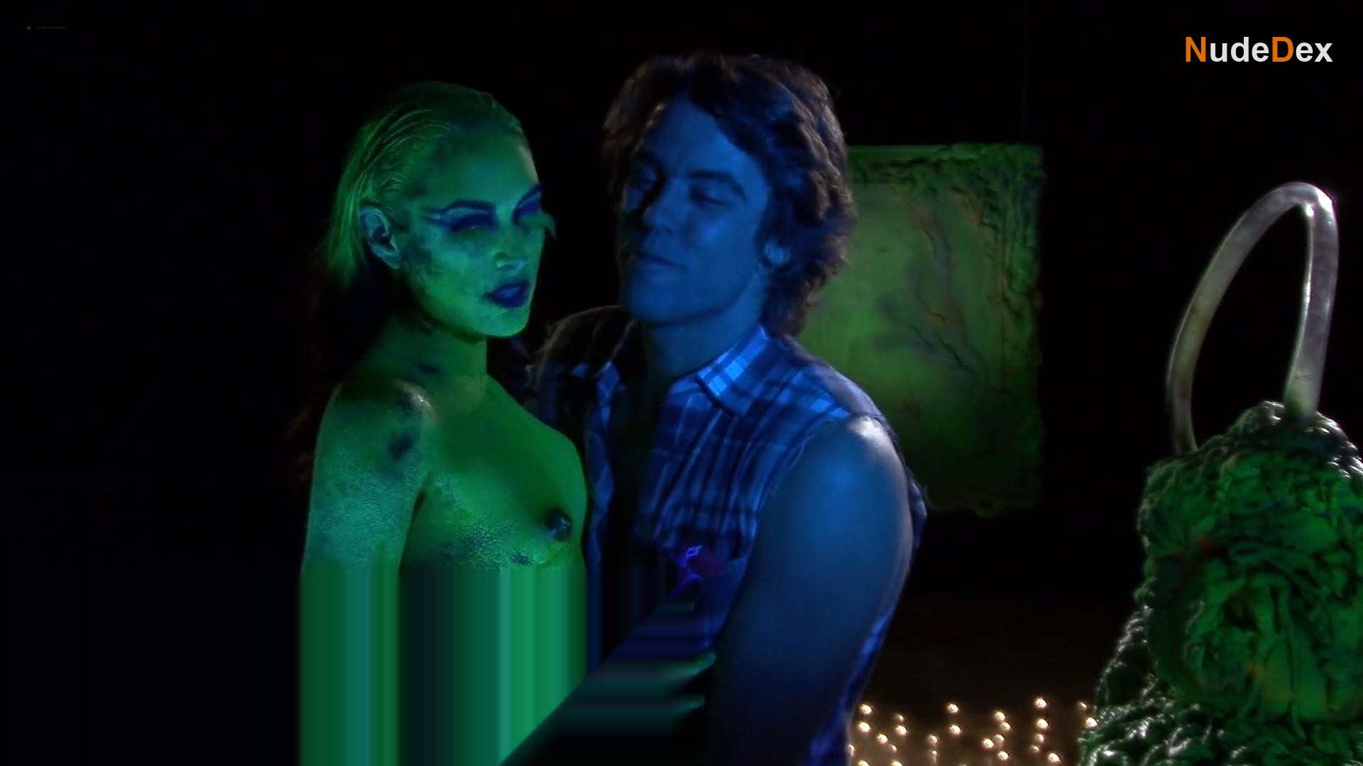 Robin Sydney in Evil Bong A Thon, photo 11
