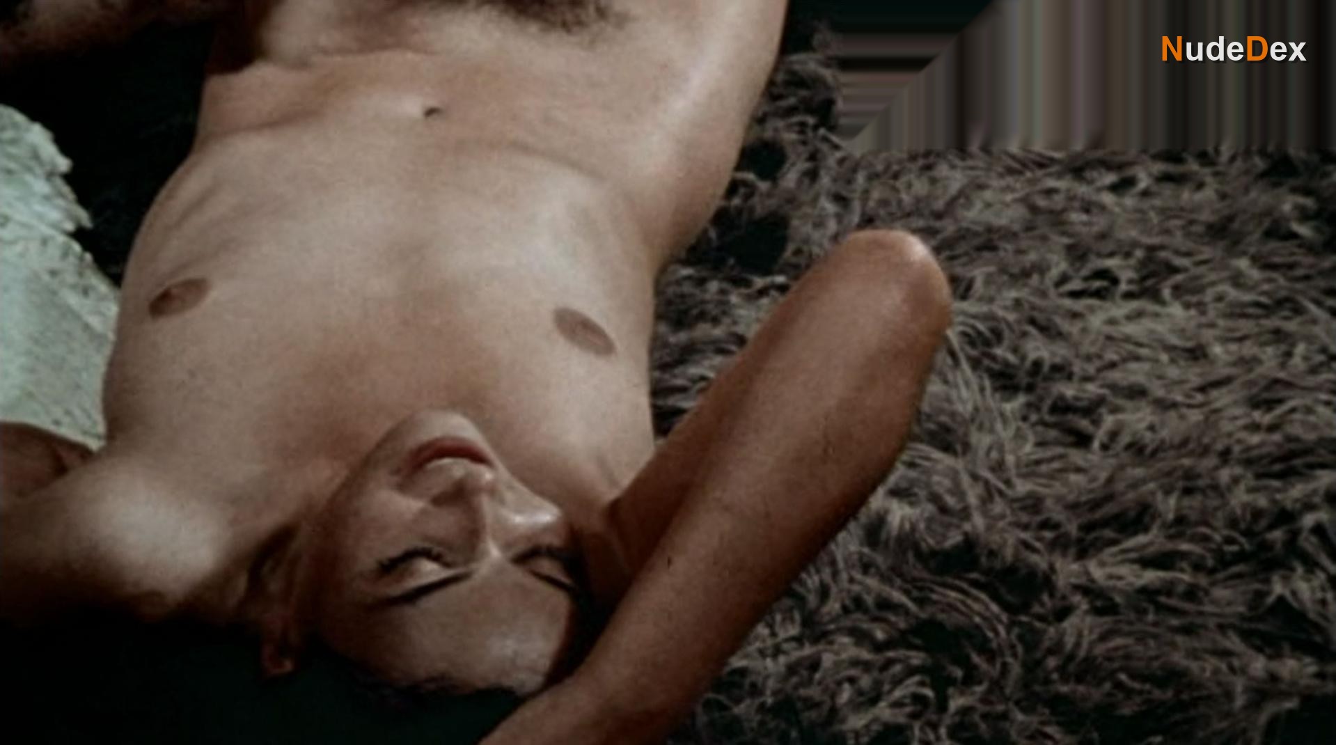 Robyn Whitting in Prison Girls, photo 1