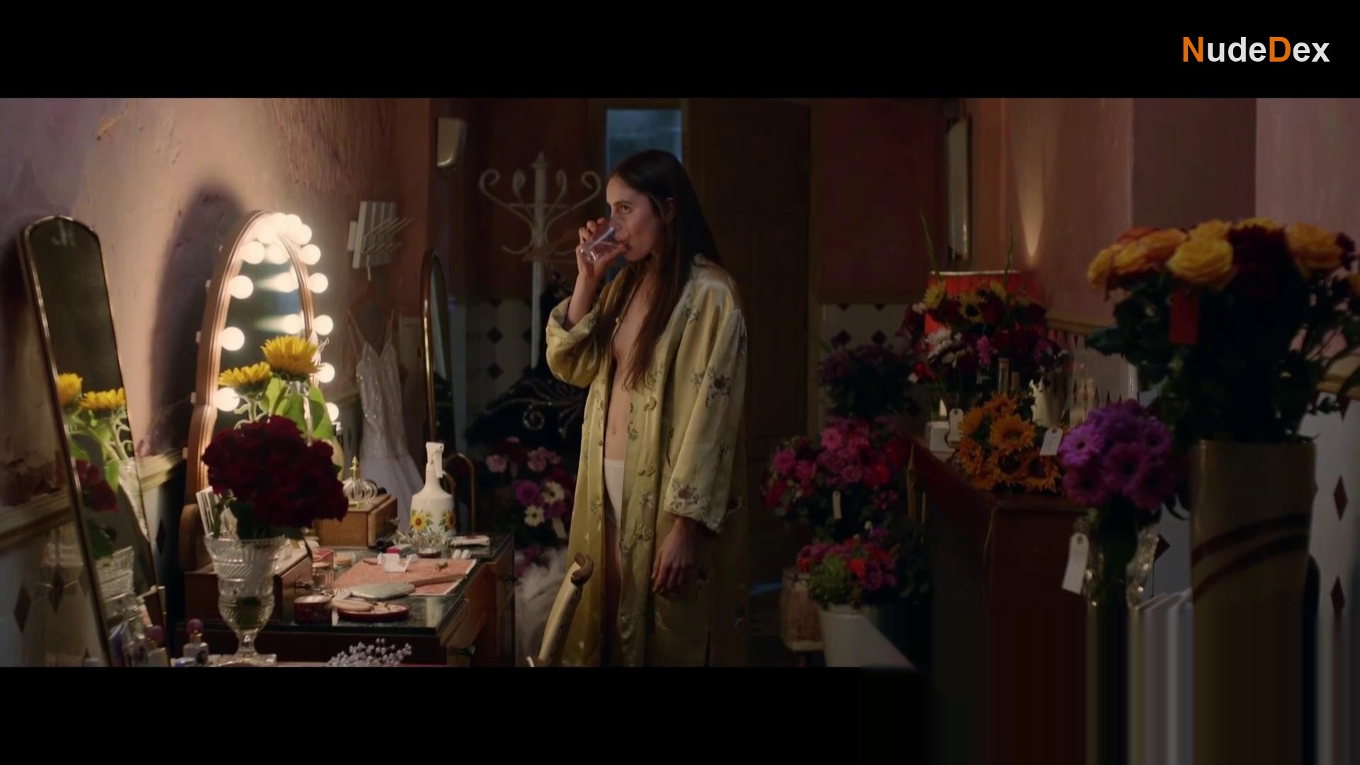 Roos Englebert in Piece Of My Heart, photo 4