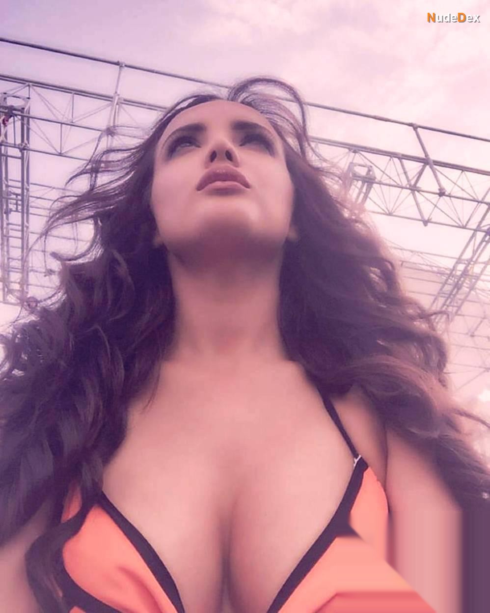 Rosangela Espinoza in Verano Extremo, photo 1