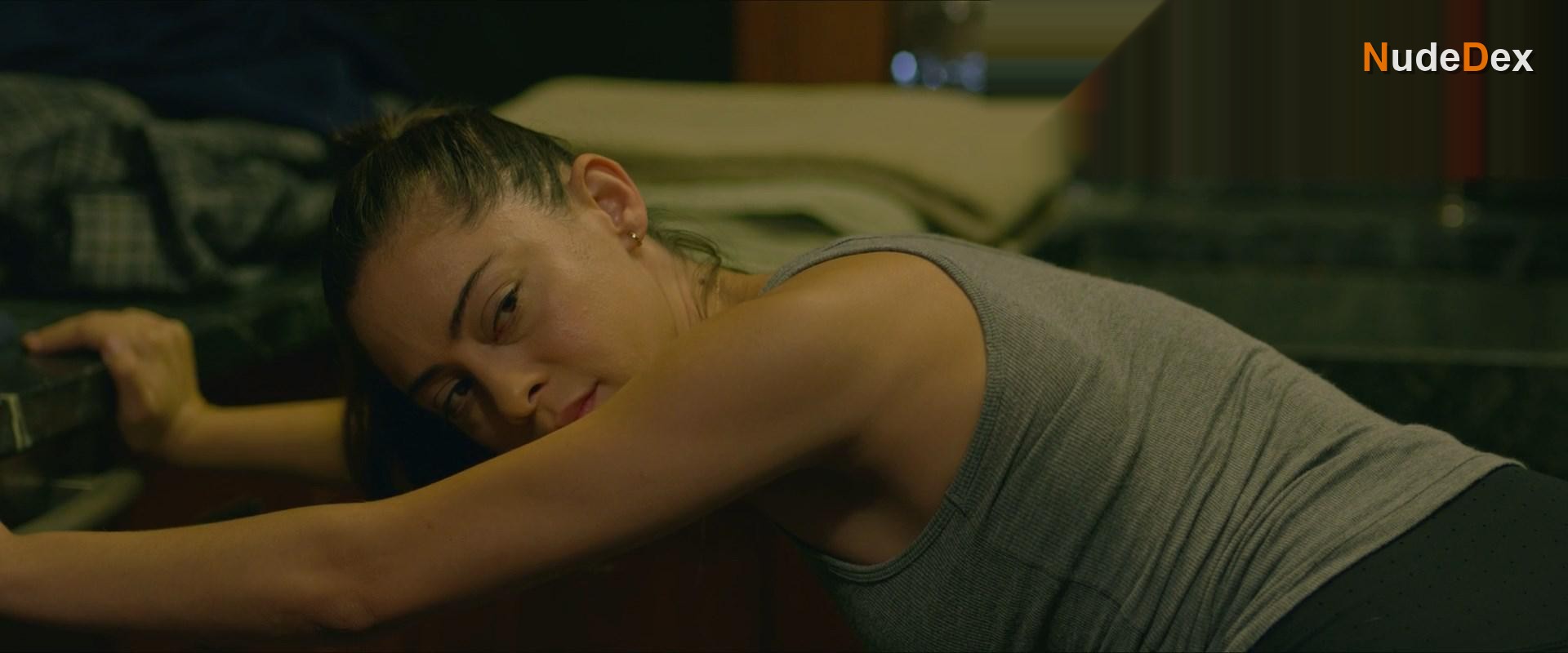 Rosa Salazar in Bird Box, photo 3