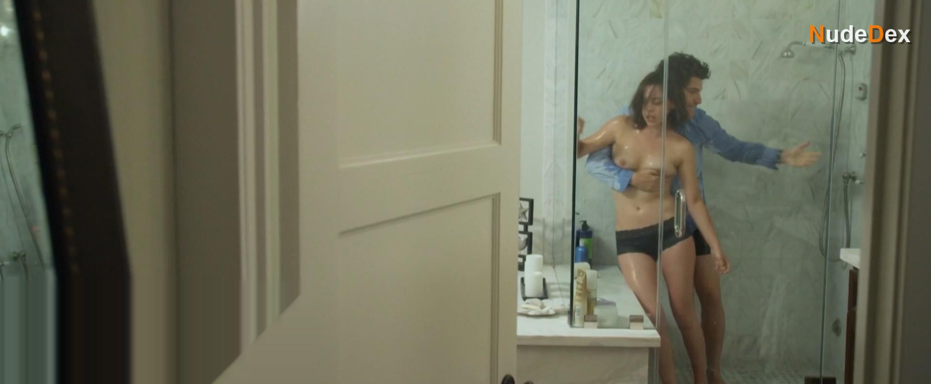 Rosa Salazar in Night Owls, photo 1