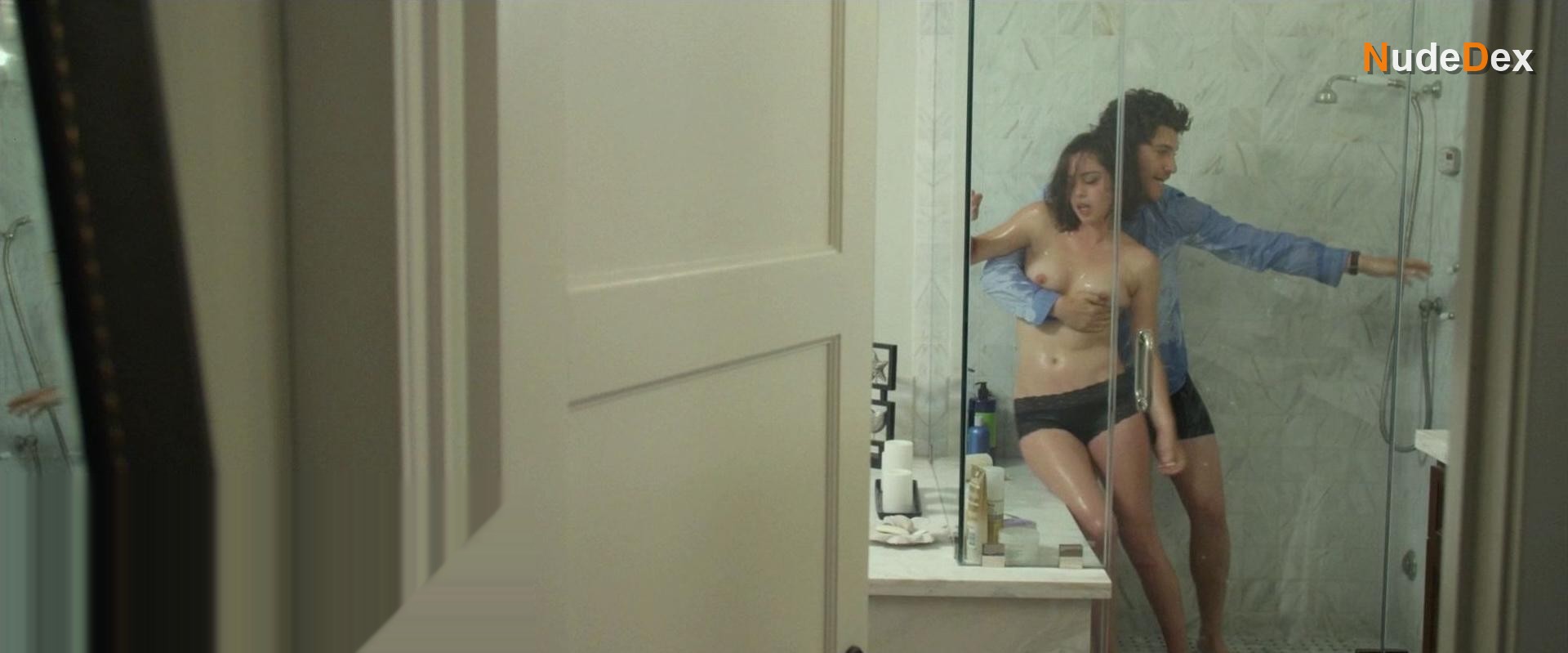 Rosa Salazar in Night Owls, photo 4