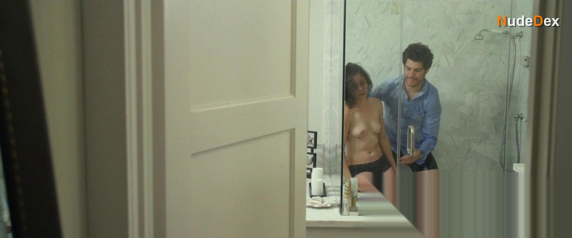 Rosa Salazar in Night Owls, photo 5