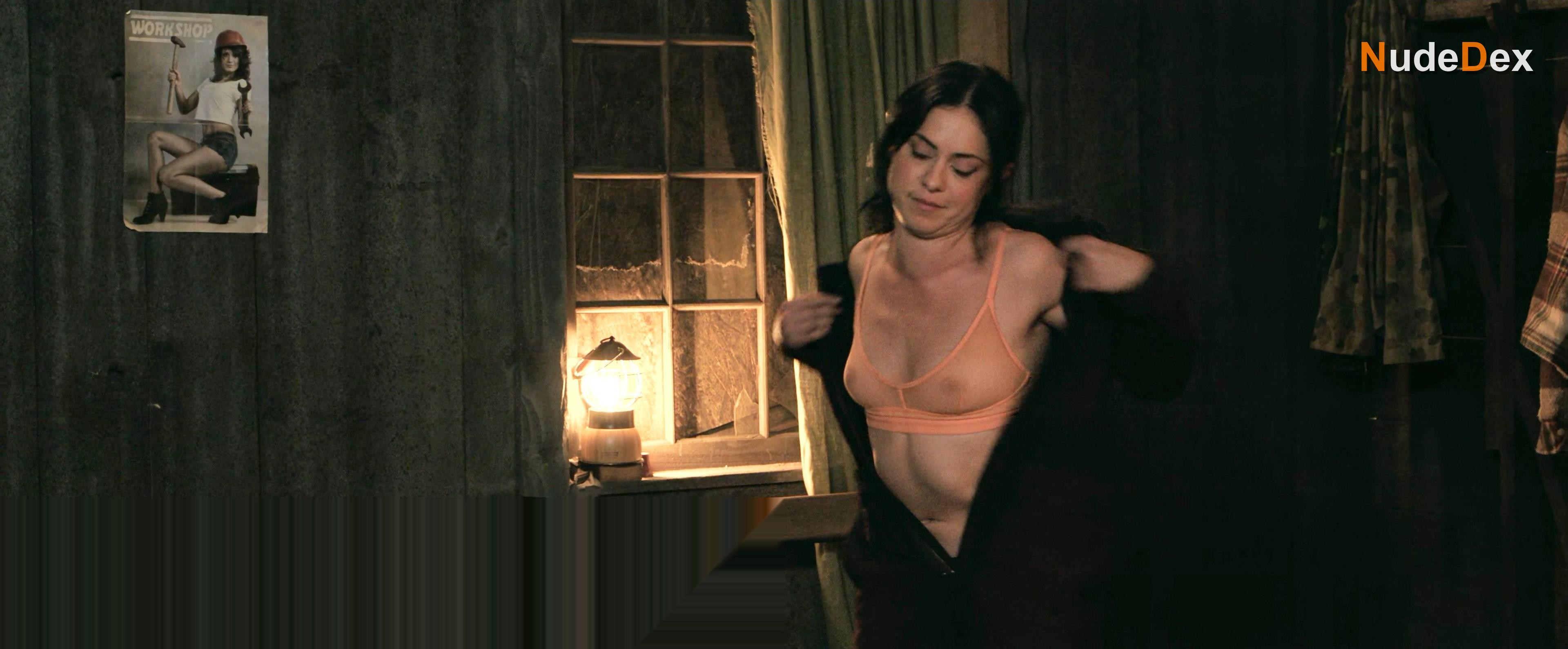 Rosa Salazar in Play Dirty, photo 4