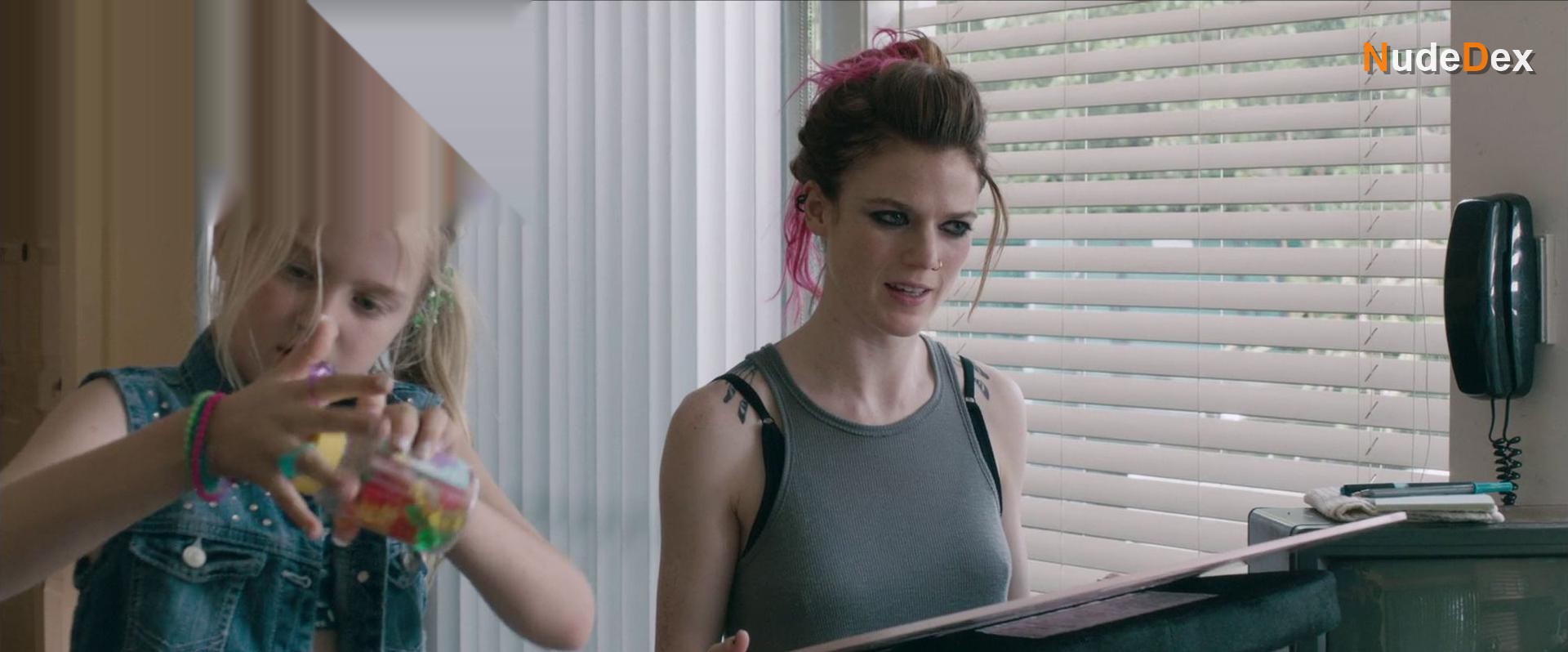Rose Leslie in Sticky Notes, photo 1