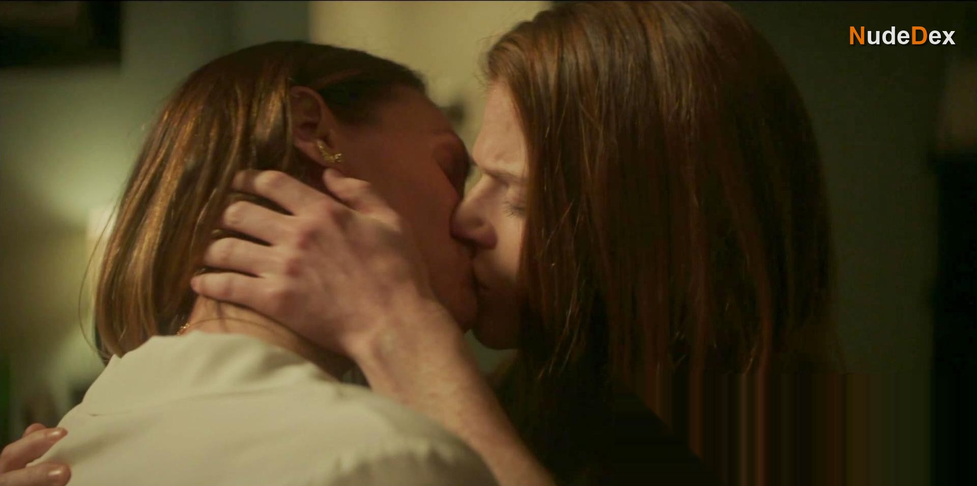 Rose Leslie in Vigil, photo 2