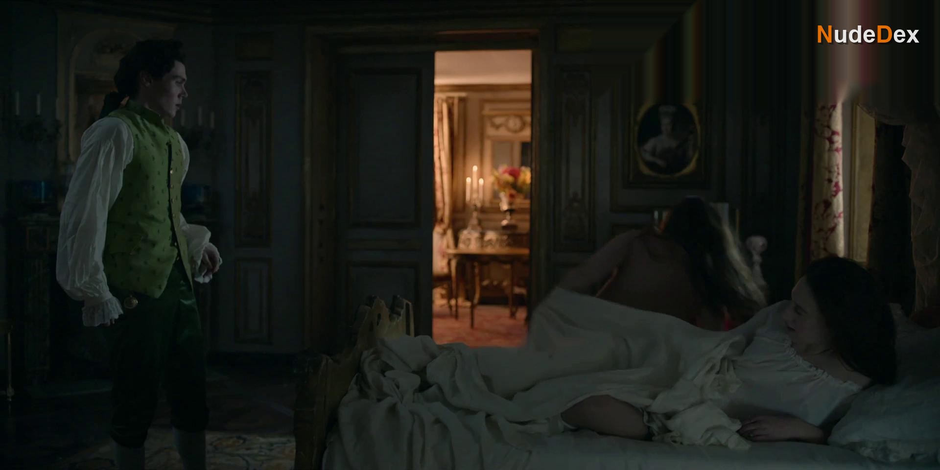Roxane Durane in Marie Antoinette, photo 2