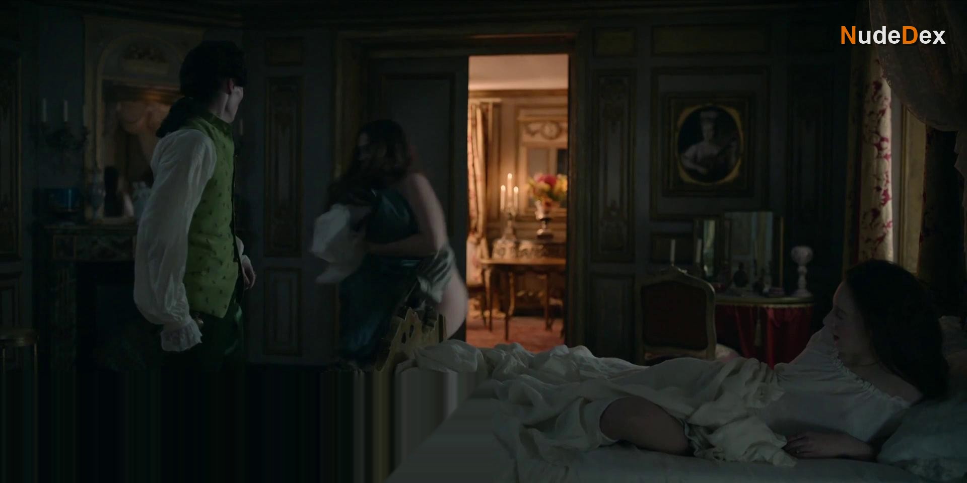 Roxane Durane in Marie Antoinette, photo 3