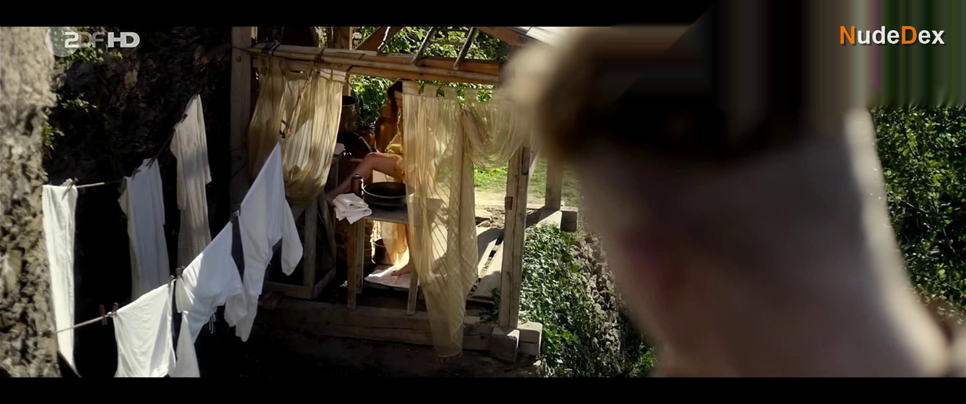 Roxane Durane in Narcissus And Goldmund, photo 1