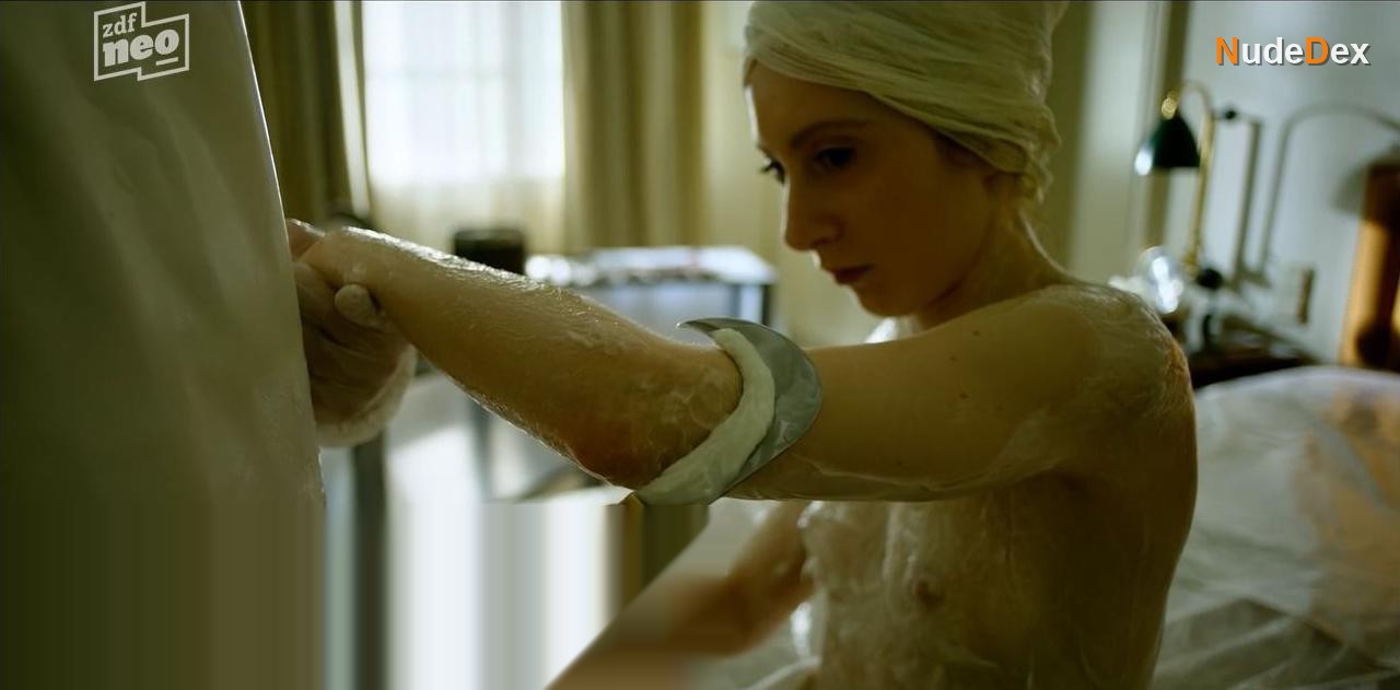 Roxane Durane in Parfum, photo 10