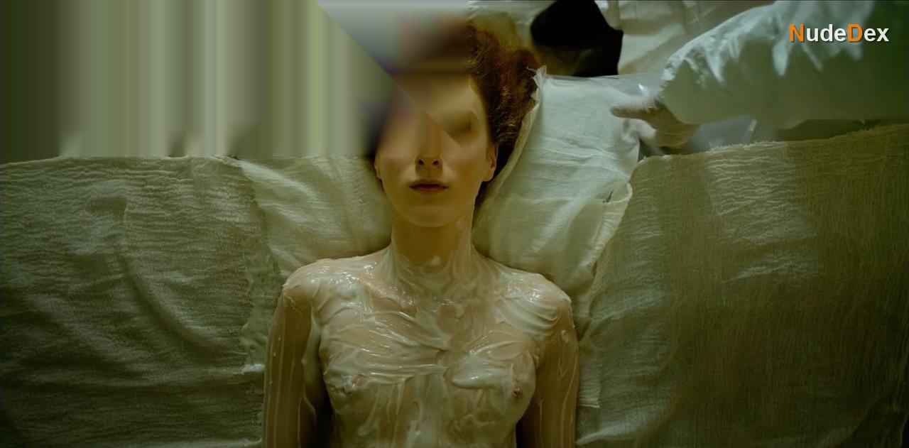 Roxane Durane in Parfum, photo 11
