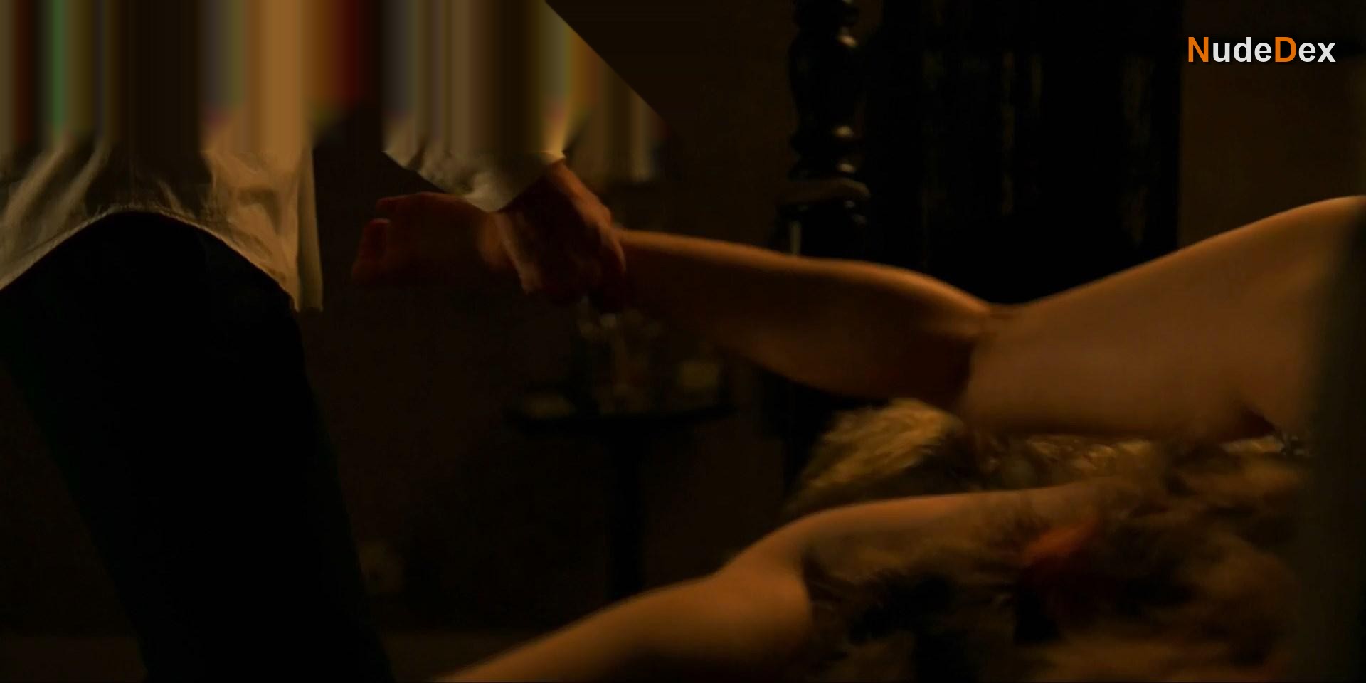 Roxane Durane in Riviera, photo 14