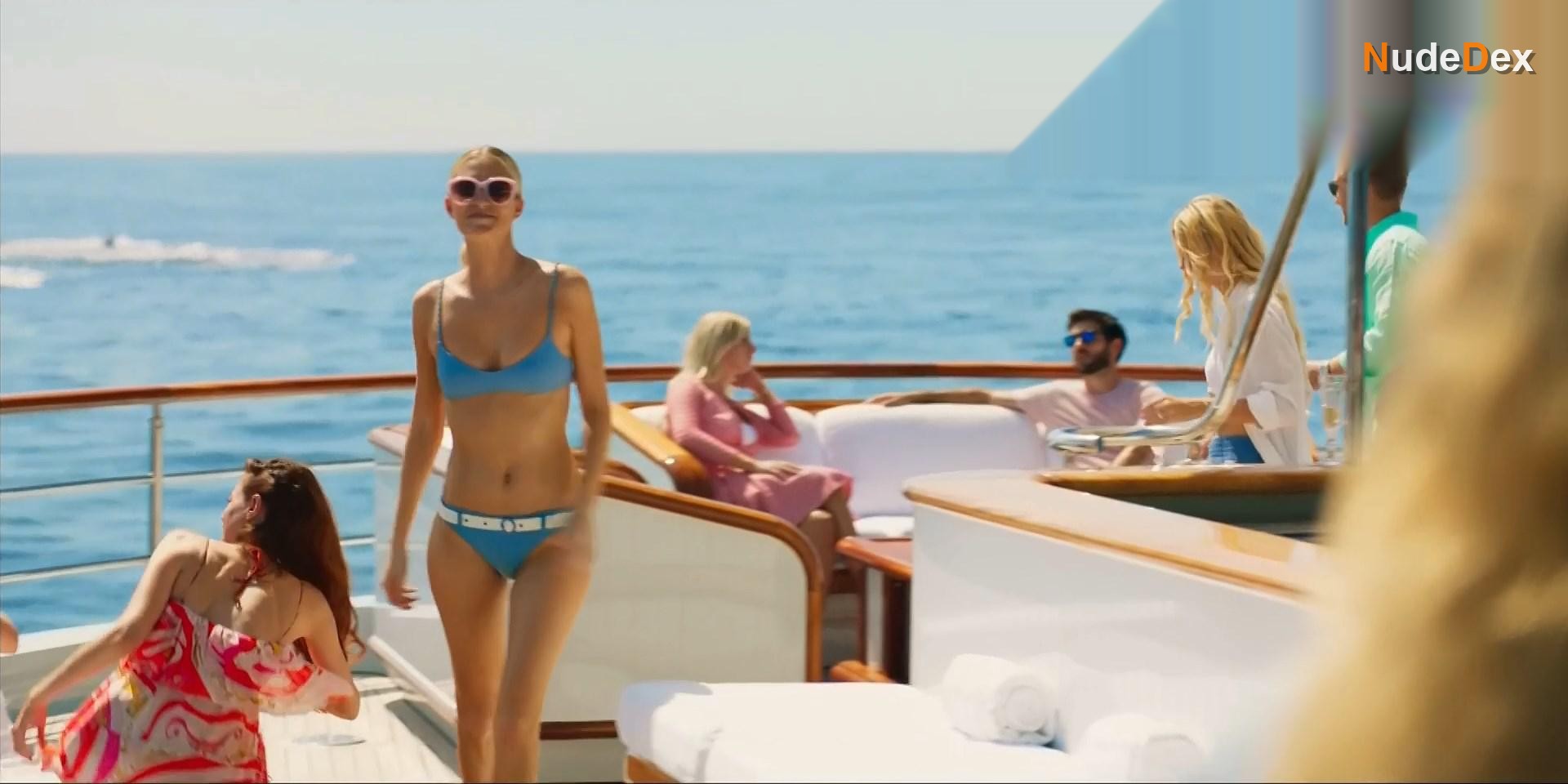 Roxane Durane in Riviera, photo 26