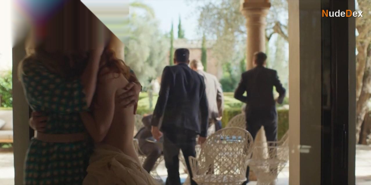 Roxane Durane in Riviera, photo 31