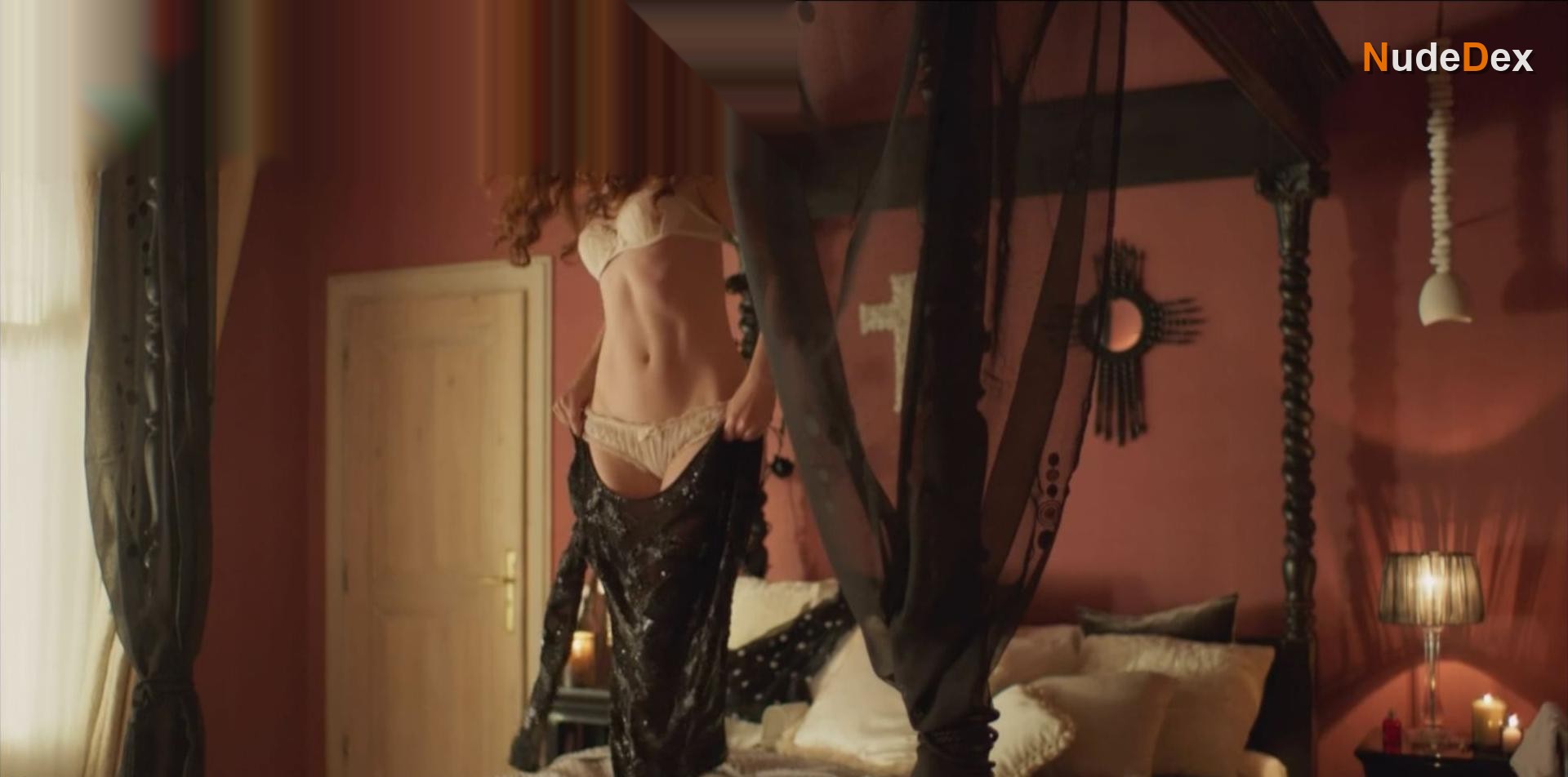 Roxane Durane in Riviera, photo 35