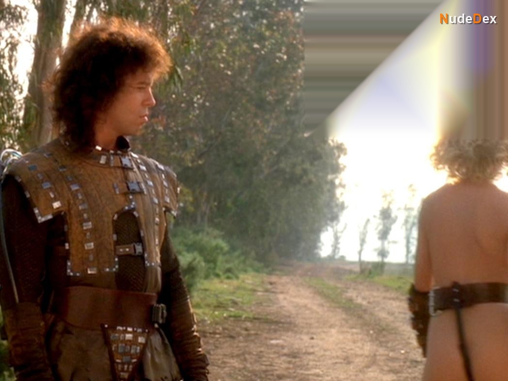Roxanne Kernohan in Critters 2, photo 10