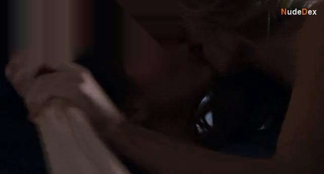 Roxanne Mckee in Lip Service, photo 3